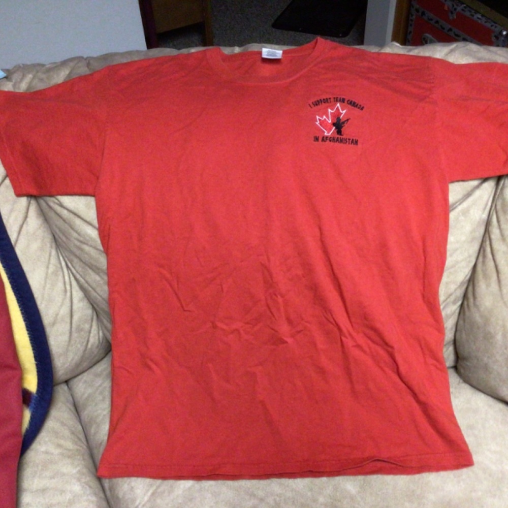 CANADIAN FORCES tshirt - Picture 2 of 2
